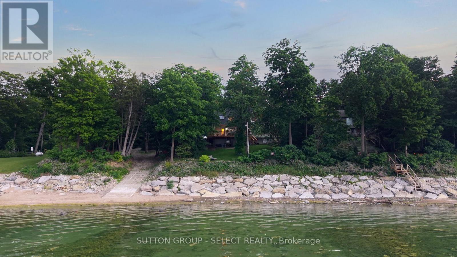 5284 Cliff Road, Lambton Shores, Ontario  N0N 1J7 - Photo 9 - X12480601