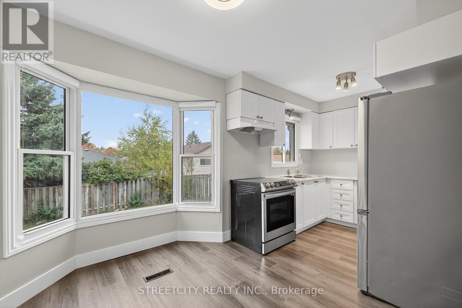 129 Highview Avenue E, London South, Ontario  N6C 5G4 - Photo 15 - X12480616