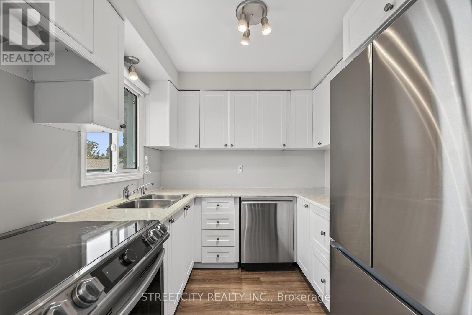 129 Highview Avenue E, London South, Ontario  N6C 5G4 - Photo 16 - X12480616