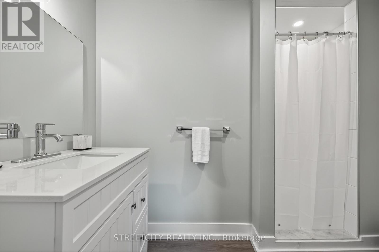 129 Highview Avenue E, London South, Ontario  N6C 5G4 - Photo 28 - X12480616