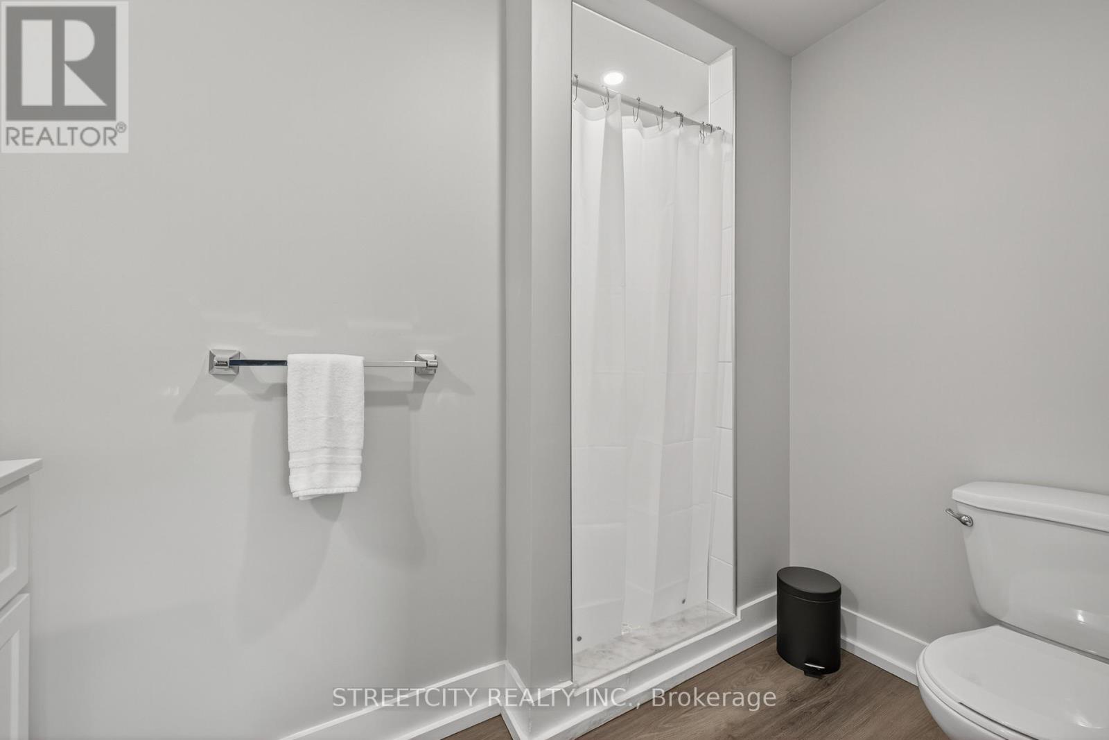 129 Highview Avenue E, London South, Ontario  N6C 5G4 - Photo 29 - X12480616