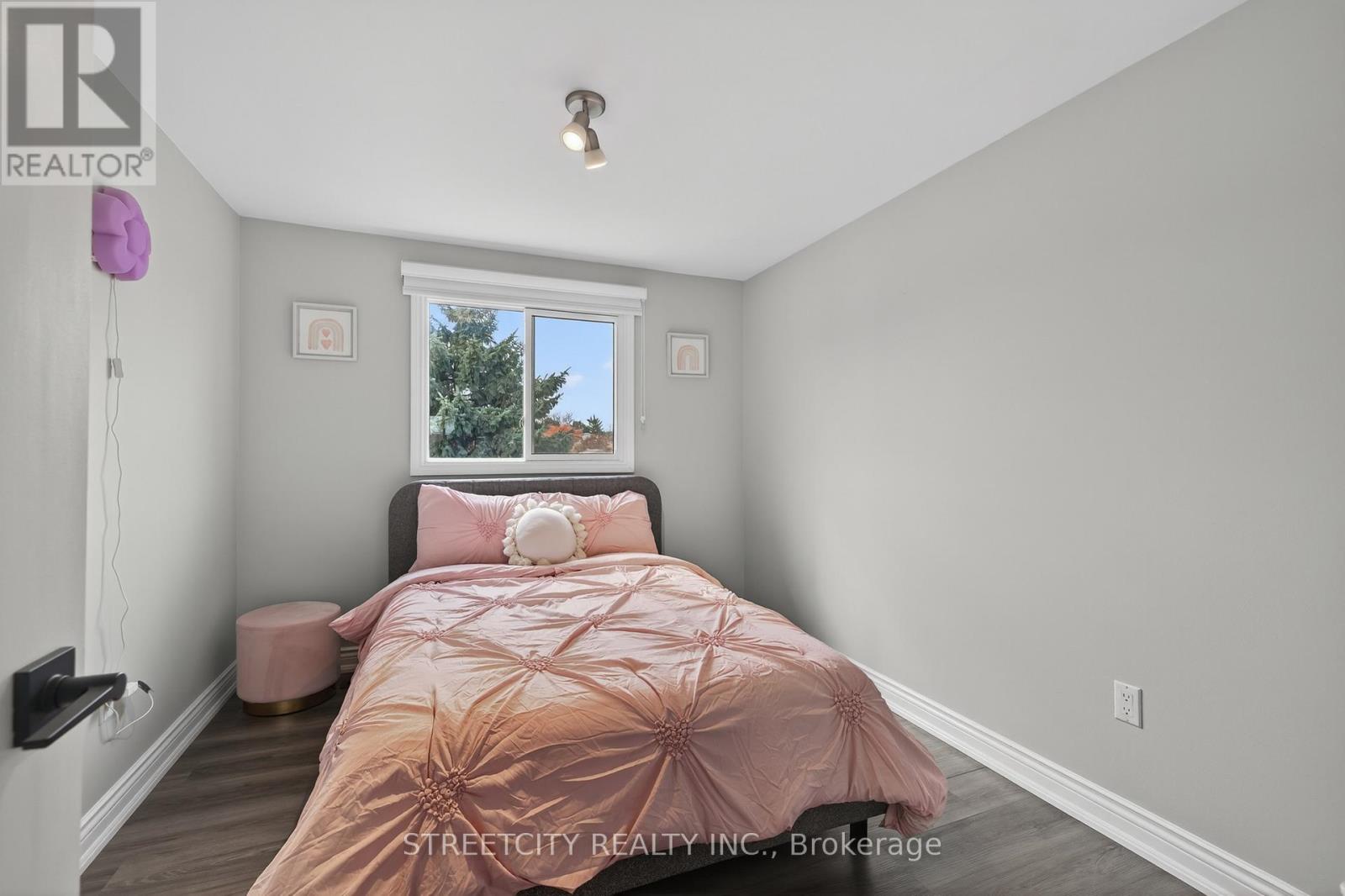 129 Highview Avenue E, London South, Ontario  N6C 5G4 - Photo 31 - X12480616
