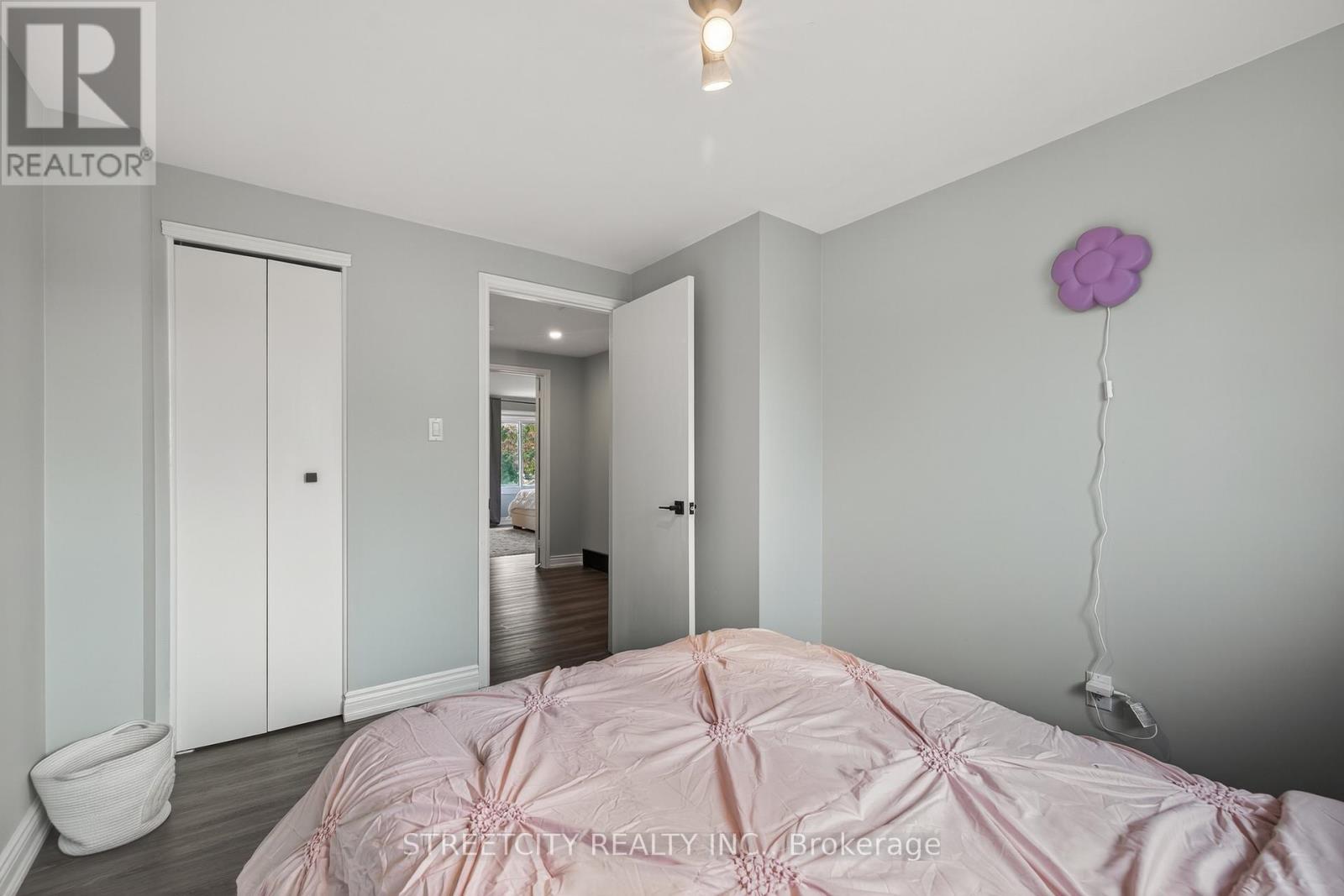 129 Highview Avenue E, London South, Ontario  N6C 5G4 - Photo 32 - X12480616