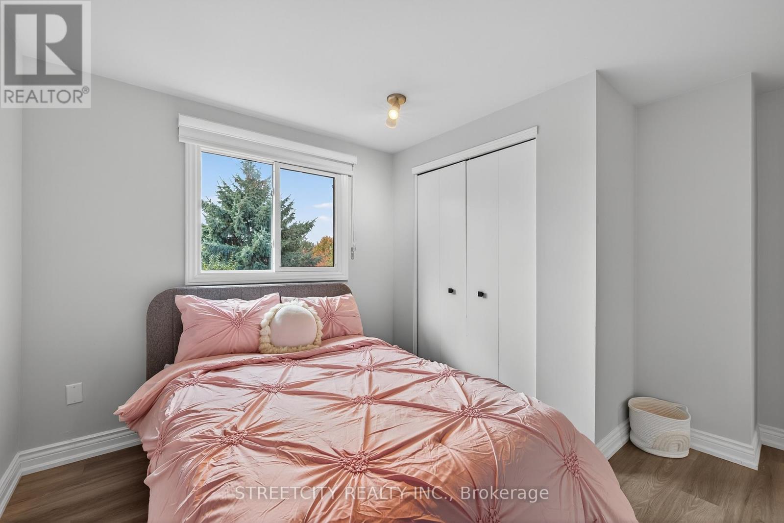 129 Highview Avenue E, London South, Ontario  N6C 5G4 - Photo 34 - X12480616