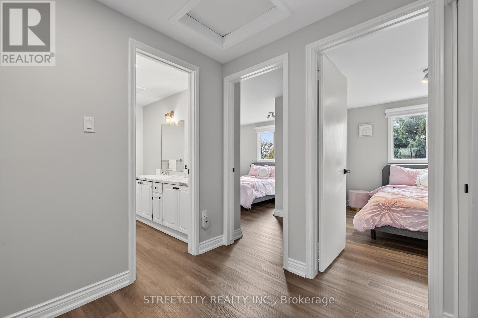 129 Highview Avenue E, London South, Ontario  N6C 5G4 - Photo 36 - X12480616