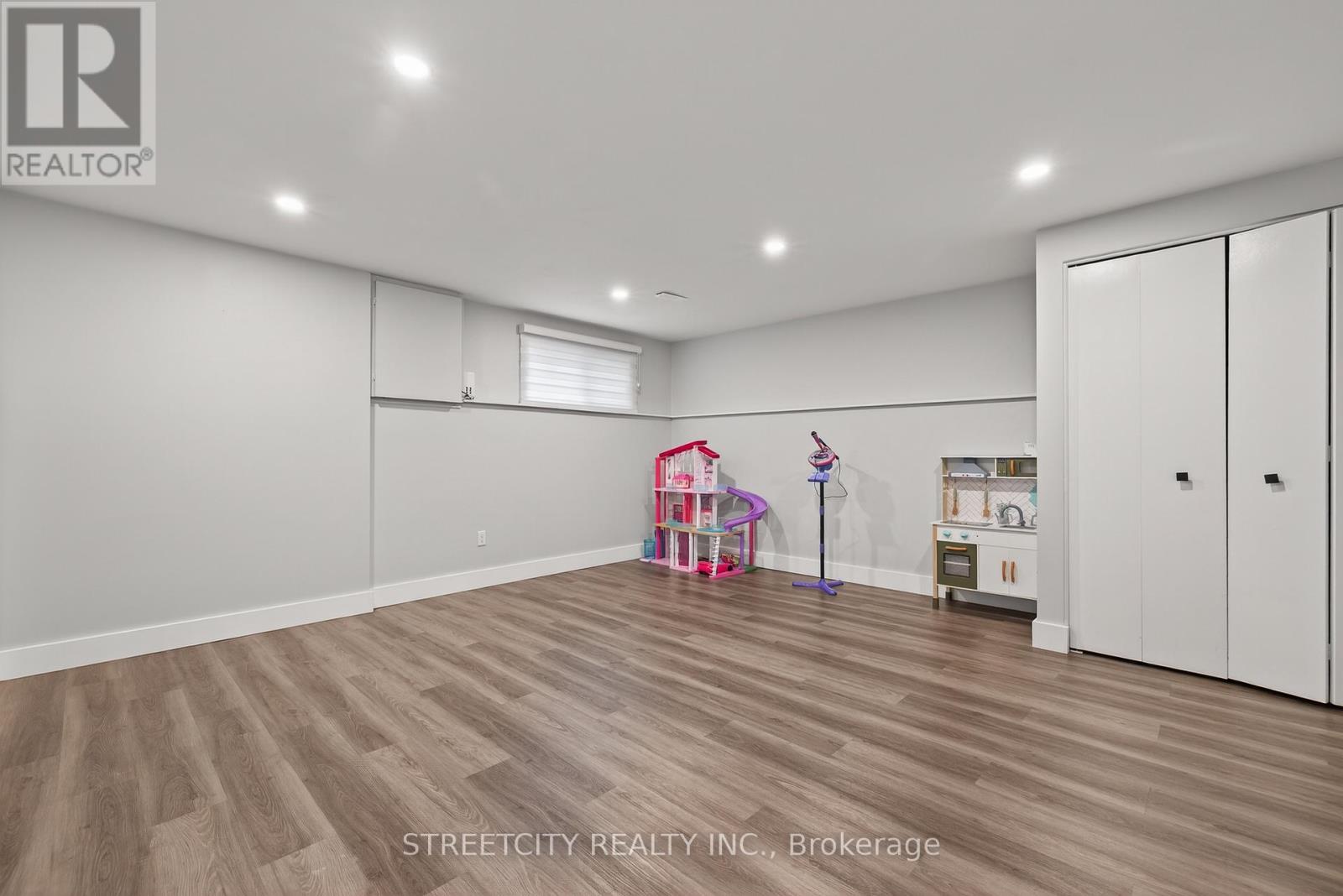129 Highview Avenue E, London South, Ontario  N6C 5G4 - Photo 37 - X12480616