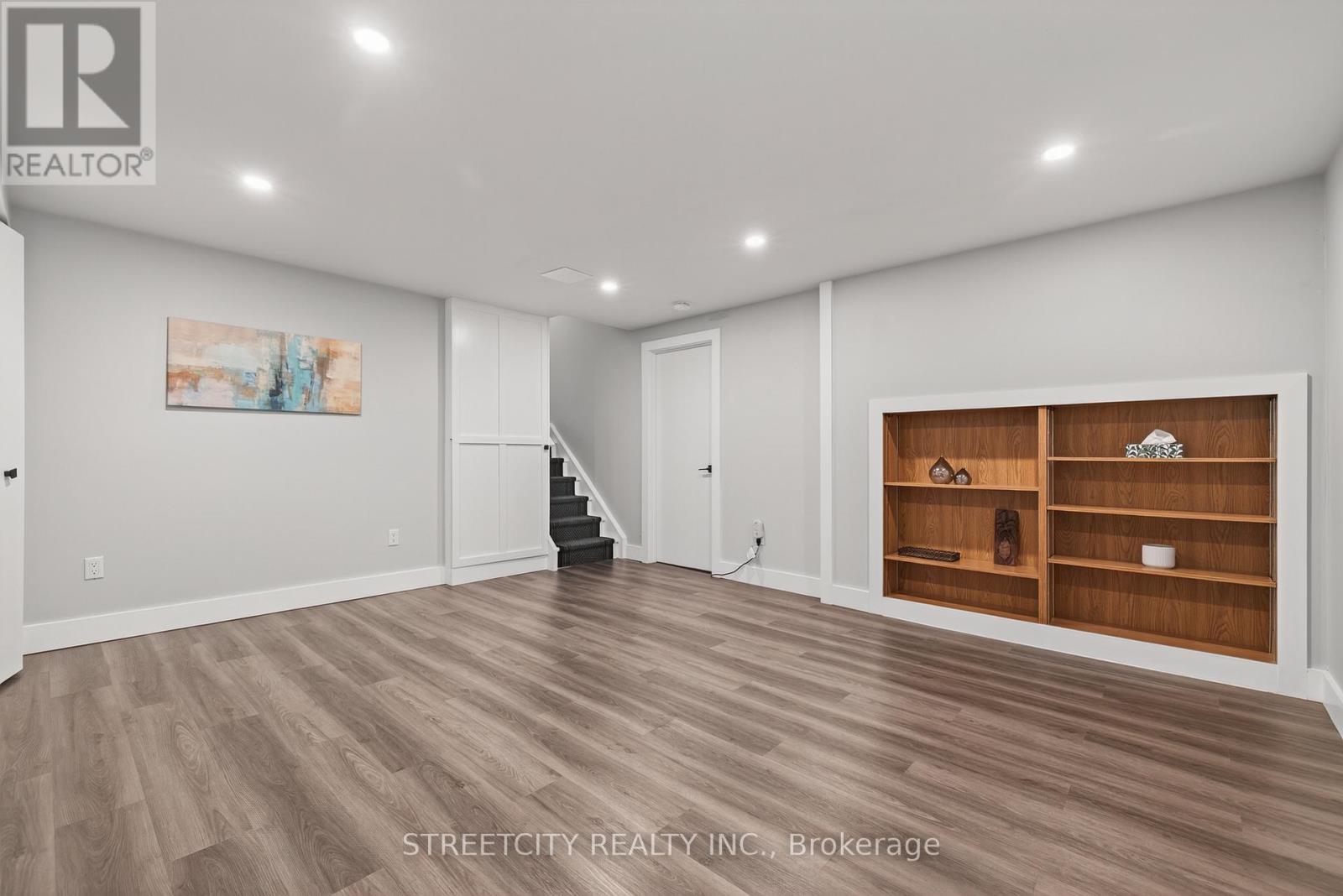 129 Highview Avenue E, London South, Ontario  N6C 5G4 - Photo 38 - X12480616