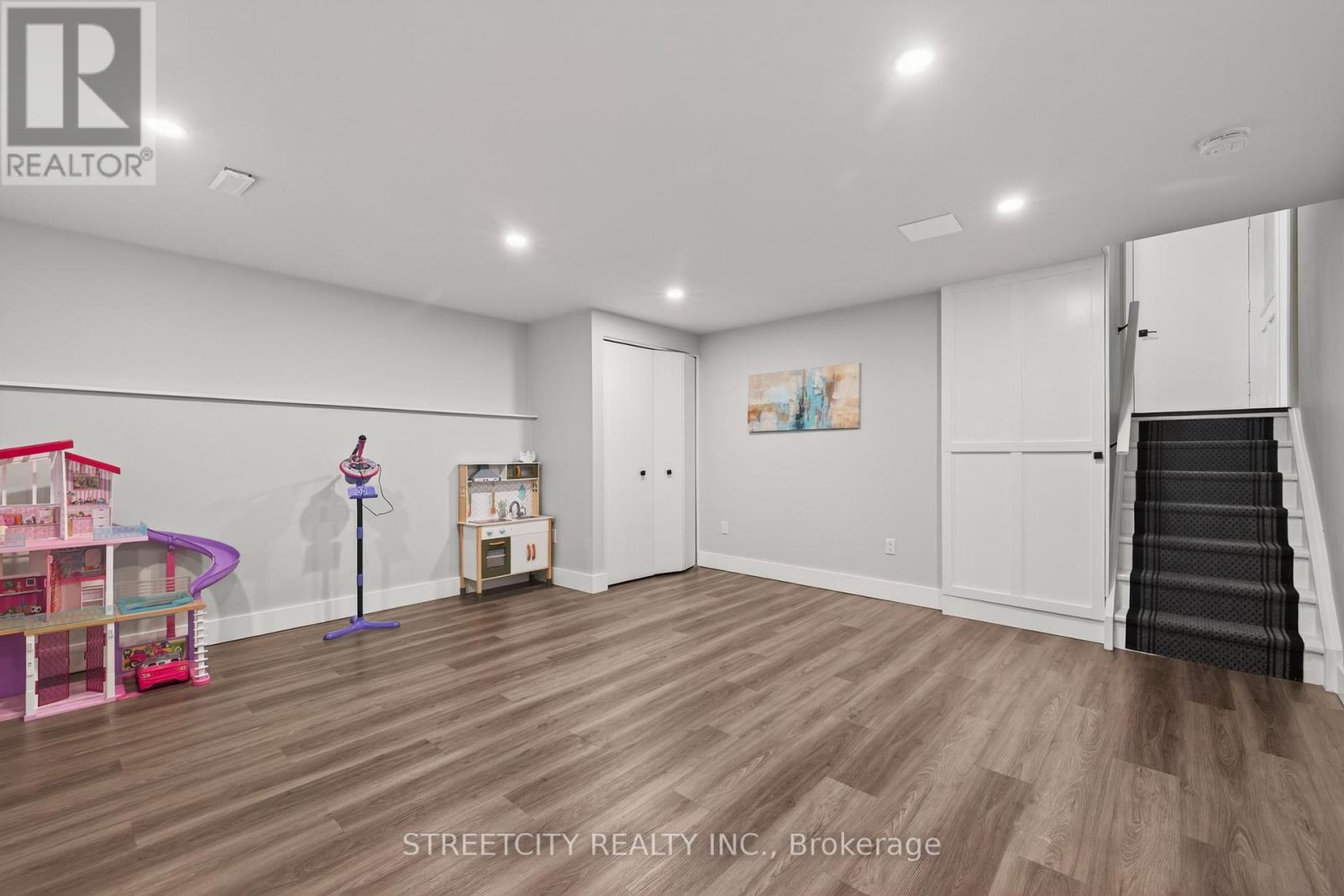 129 Highview Avenue E, London South, Ontario  N6C 5G4 - Photo 39 - X12480616