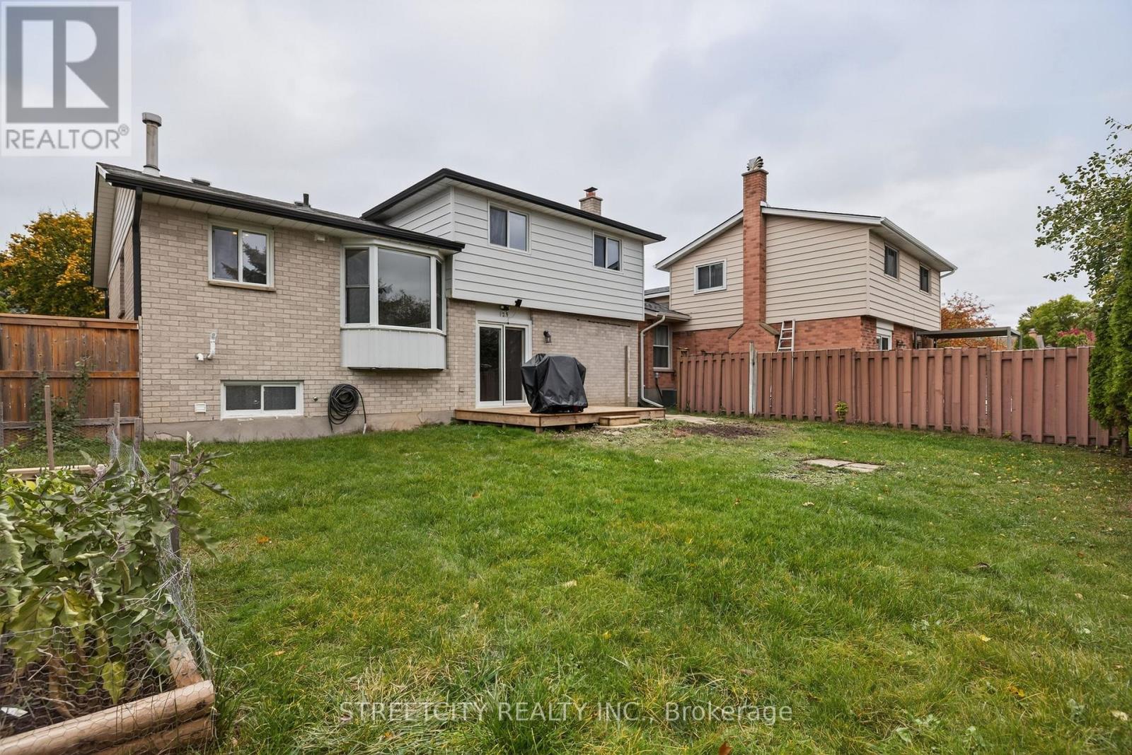 129 Highview Avenue E, London South, Ontario  N6C 5G4 - Photo 42 - X12480616