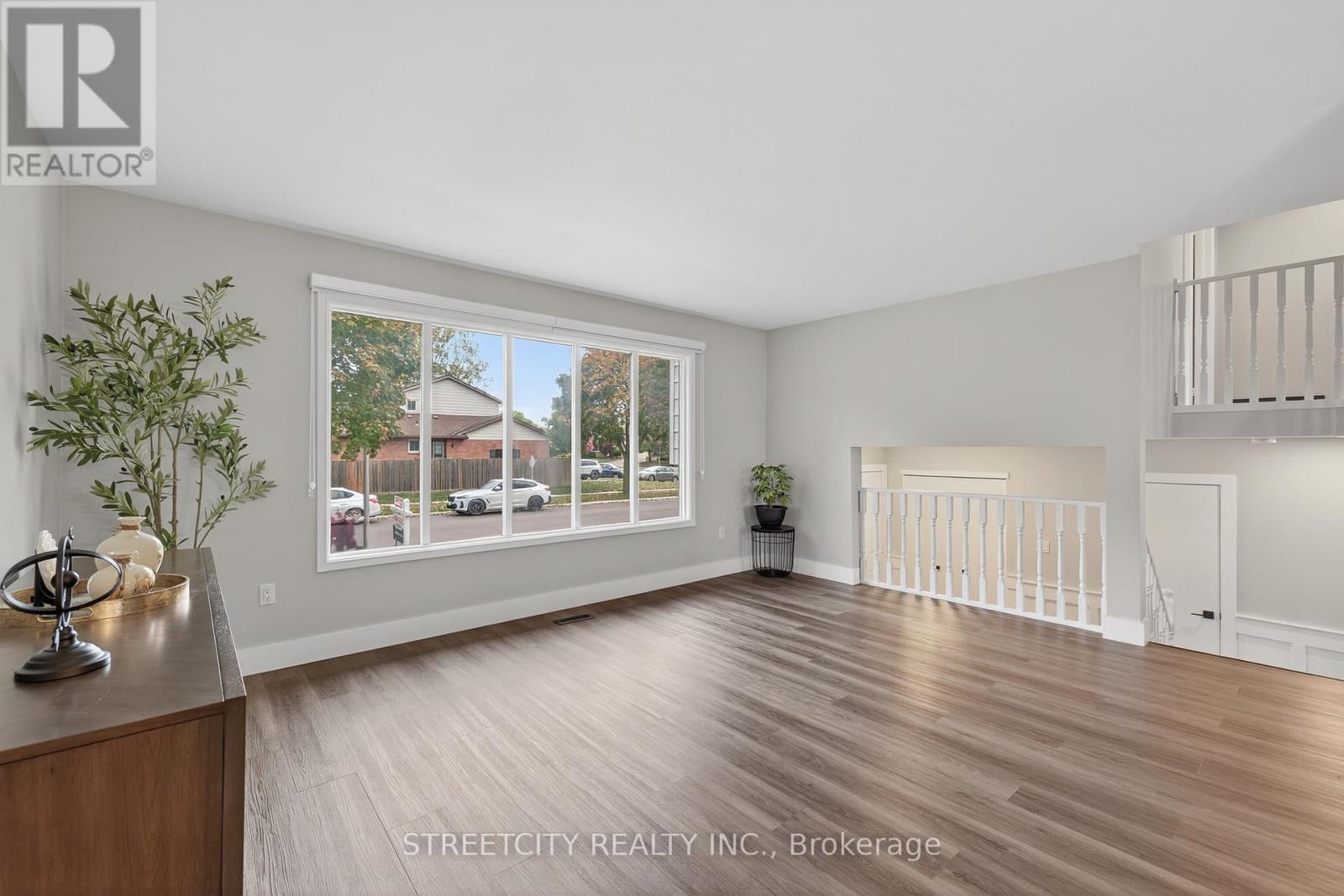 129 Highview Avenue E, London South, Ontario  N6C 5G4 - Photo 9 - X12480616