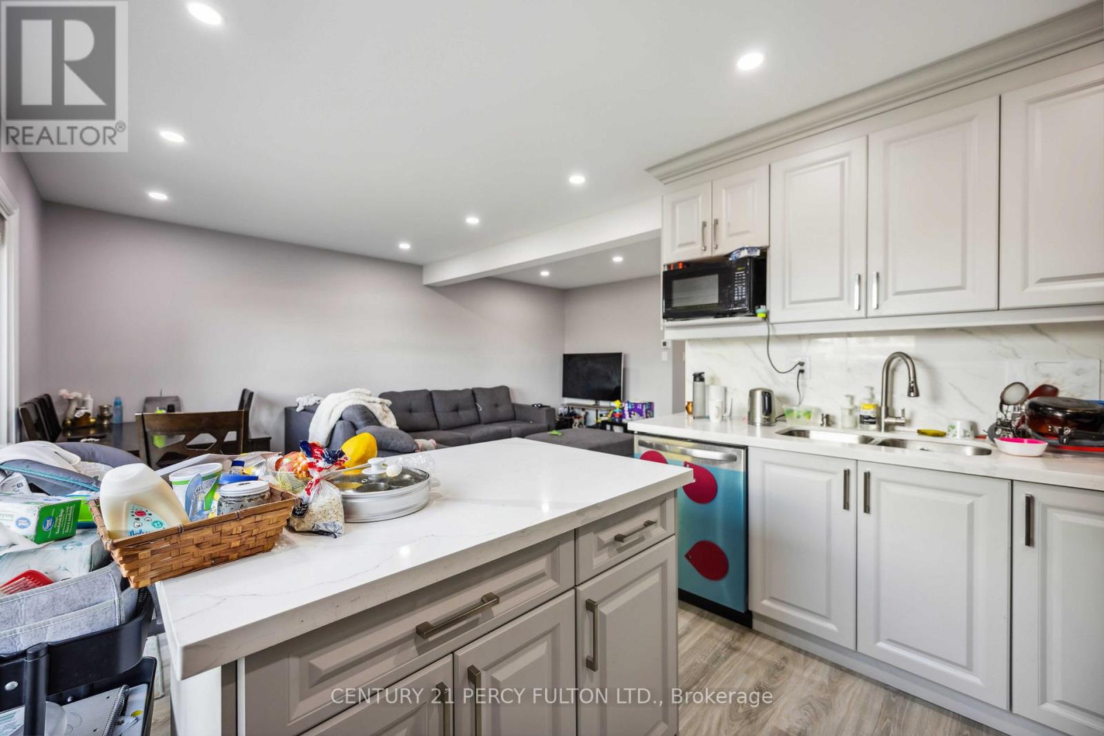 47 Woolenscote Circle, Toronto (West Humber-Clairville), Ontario  M9V 4R6 - Photo 4 - W12021874