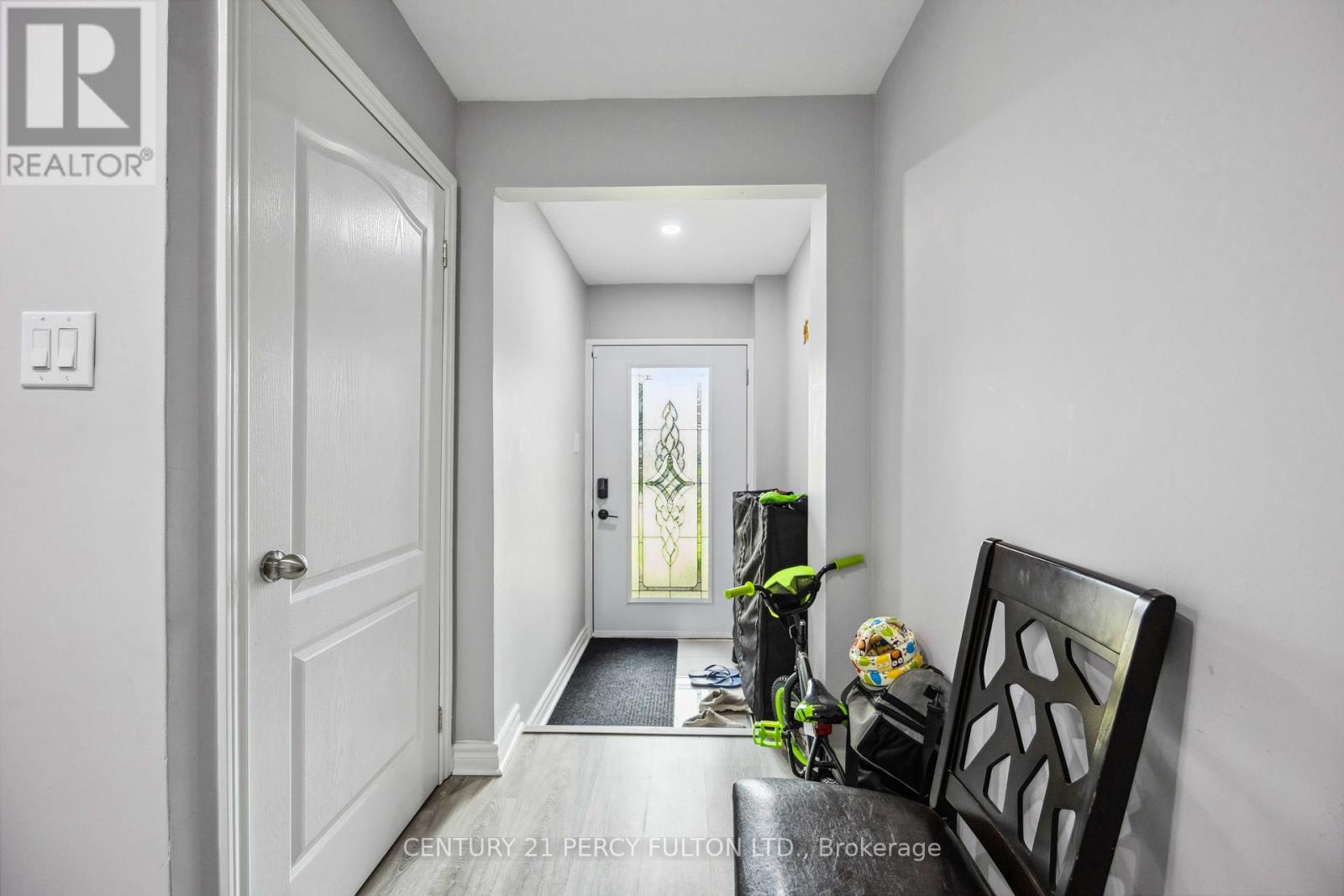 47 Woolenscote Circle, Toronto (West Humber-Clairville), Ontario  M9V 4R6 - Photo 5 - W12021874