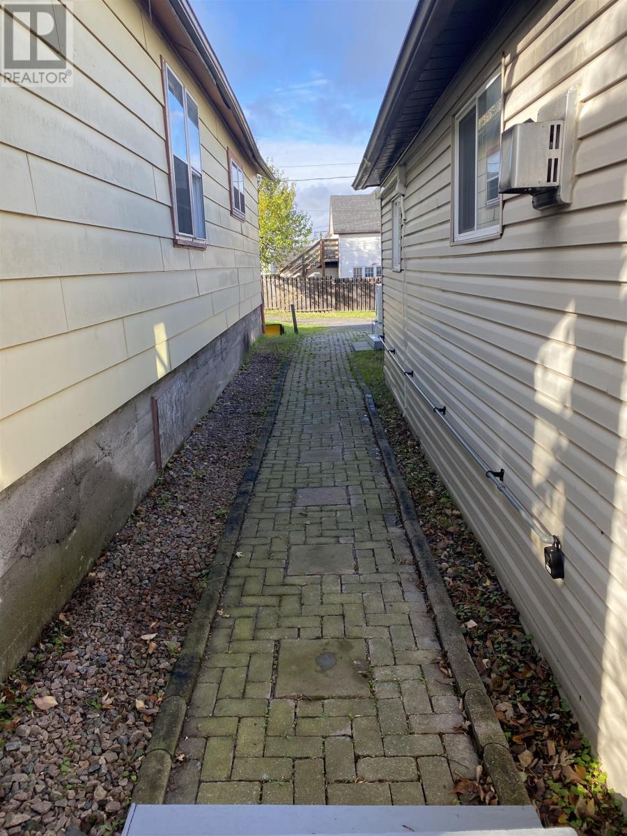 4 Sixth Ave S, Kenora, Ontario  P9N 2B5 - Photo 3 - TB253267