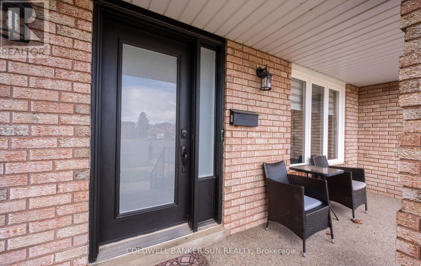 10 Corsham Place, Caledon (Bolton East), Ontario  L7E 1L3 - Photo 7 - W12480125