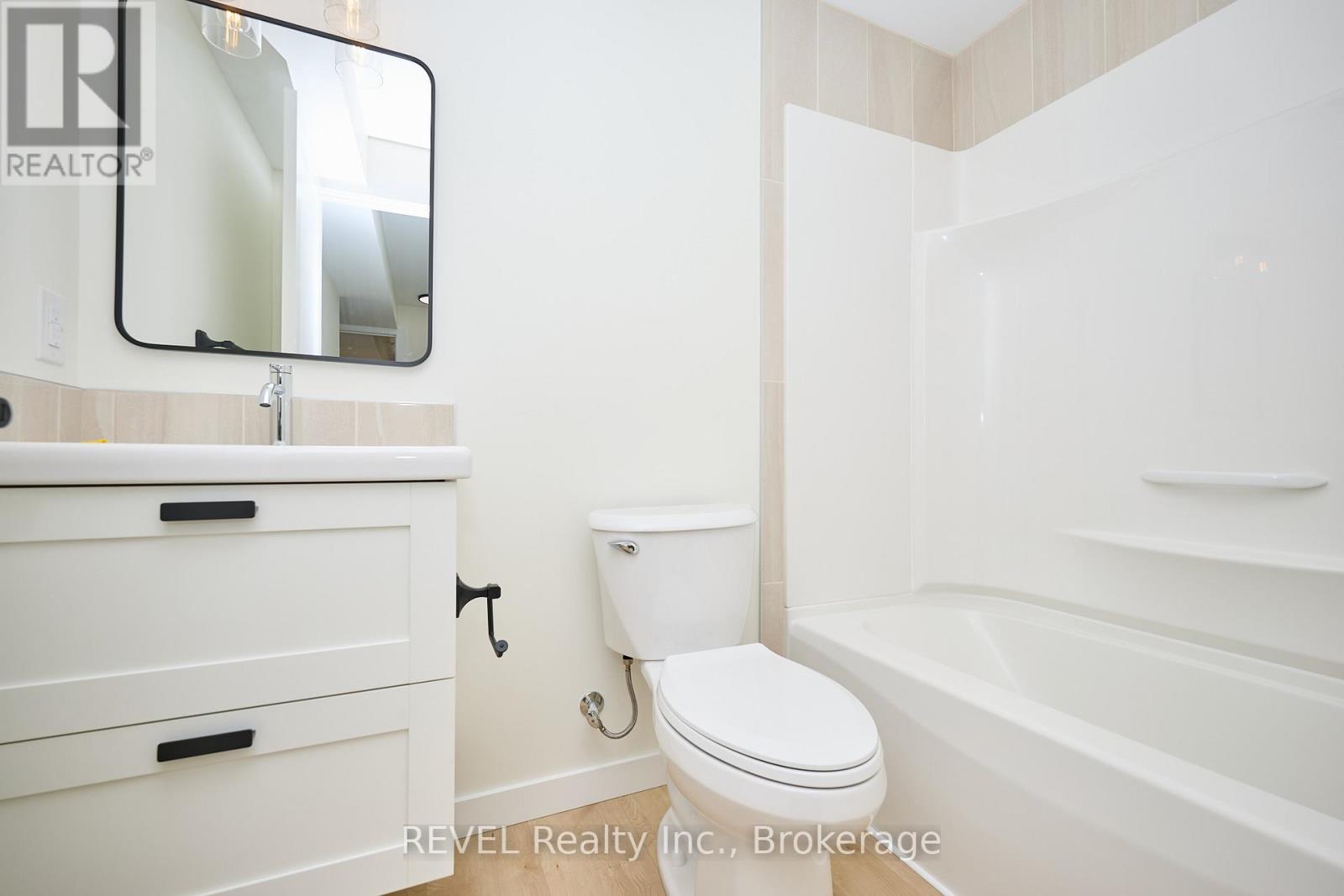 Lower Unit - 4652 Belfast Avenue, Niagara Falls, Ontario  L2E 4G3 - Photo 11 - X12480494