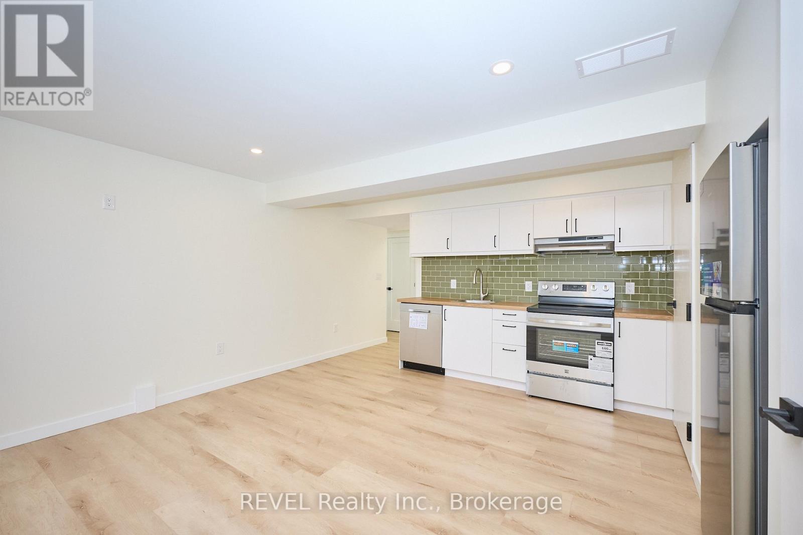 Lower Unit - 4652 Belfast Avenue, Niagara Falls, Ontario  L2E 4G3 - Photo 2 - X12480494