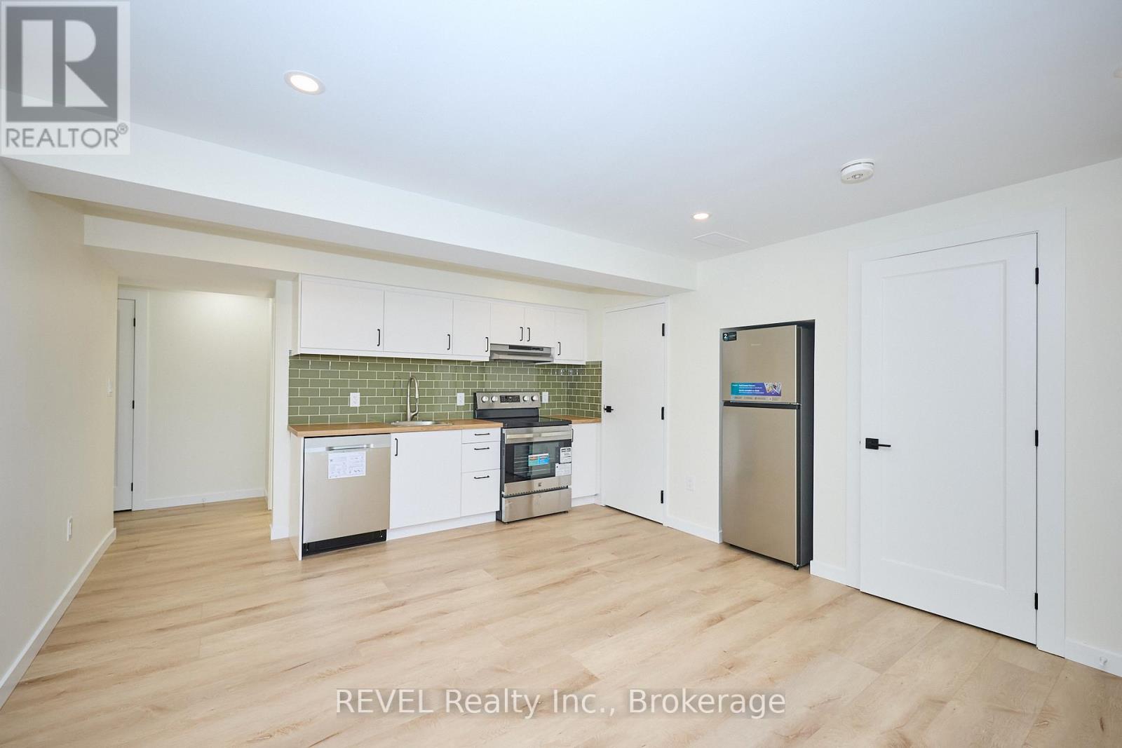 Lower Unit - 4652 Belfast Avenue, Niagara Falls, Ontario  L2E 4G3 - Photo 3 - X12480494