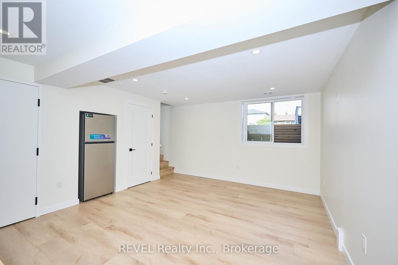 Lower Unit - 4652 Belfast Avenue, Niagara Falls, Ontario  L2E 4G3 - Photo 4 - X12480494