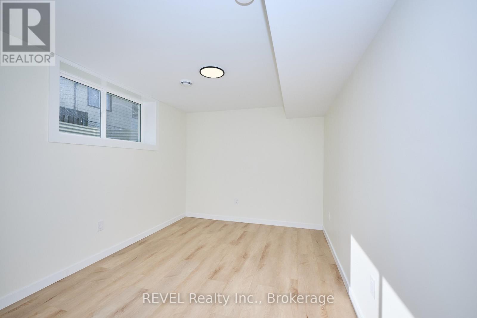 Lower Unit - 4652 Belfast Avenue, Niagara Falls, Ontario  L2E 4G3 - Photo 8 - X12480494