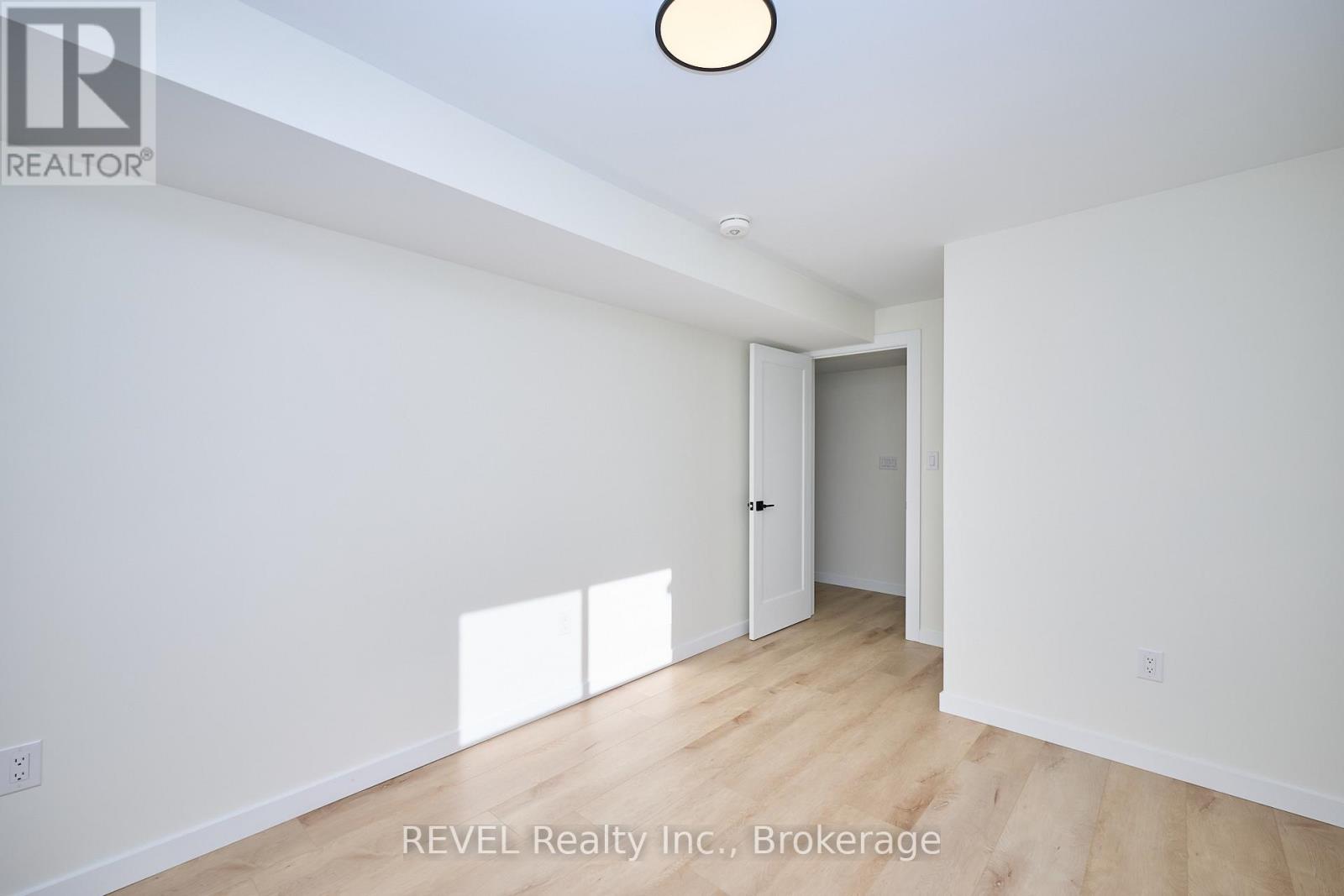 Lower Unit - 4652 Belfast Avenue, Niagara Falls, Ontario  L2E 4G3 - Photo 9 - X12480494