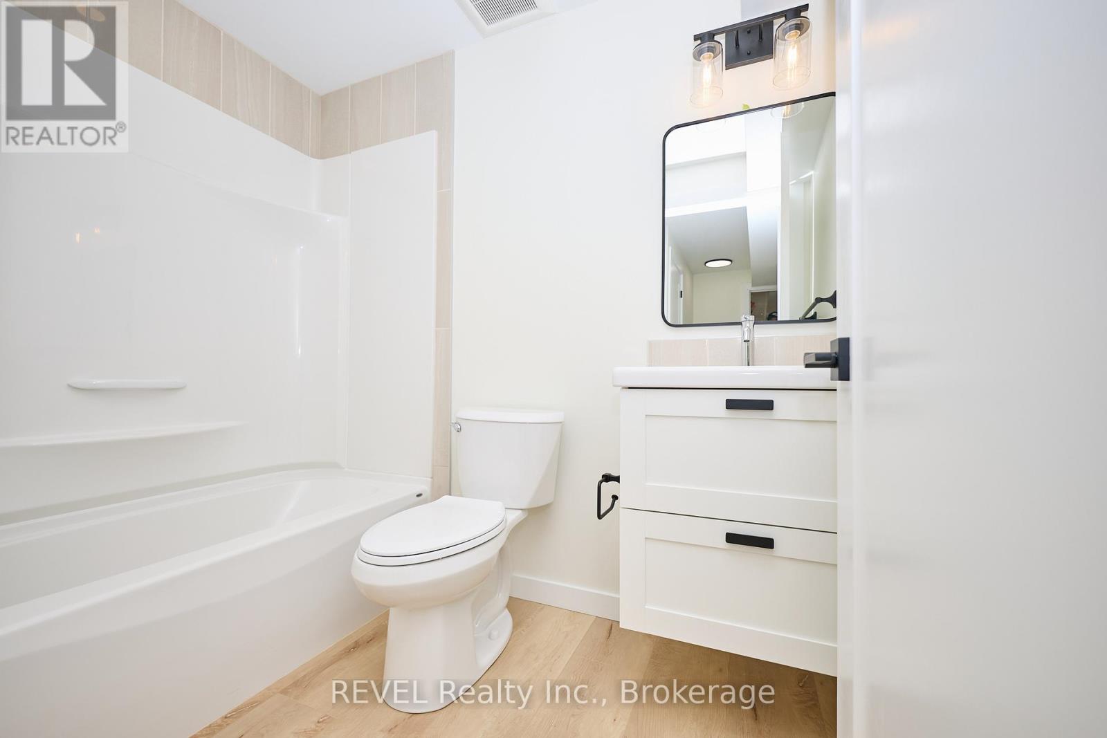 Lower Unit - 4650 Belfast Avenue, Niagara Falls, Ontario  L2E 4G3 - Photo 12 - X12480495