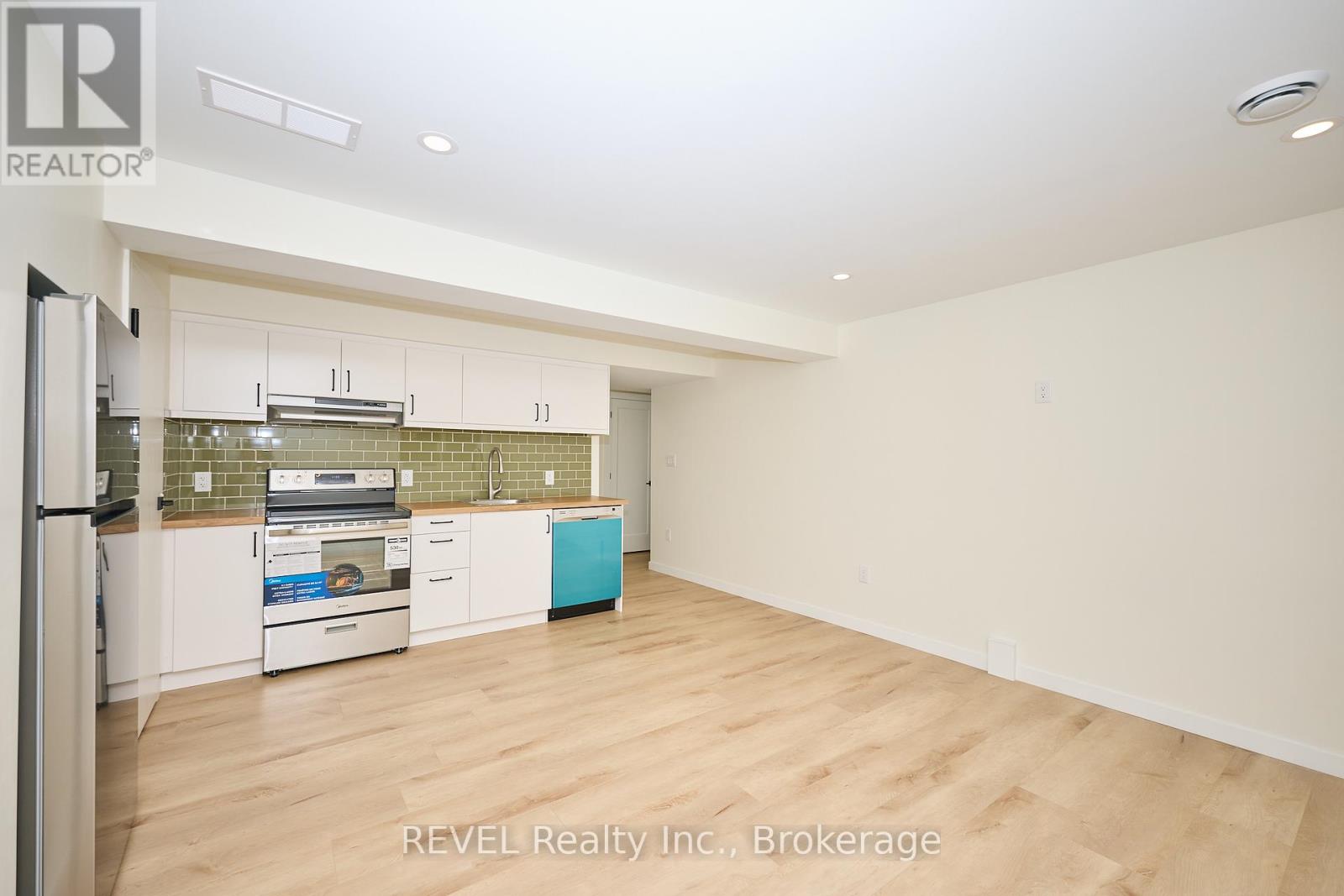 Lower Unit - 4650 Belfast Avenue, Niagara Falls, Ontario  L2E 4G3 - Photo 4 - X12480495