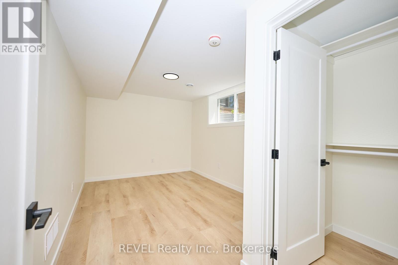 Lower Unit - 4650 Belfast Avenue, Niagara Falls, Ontario  L2E 4G3 - Photo 8 - X12480495