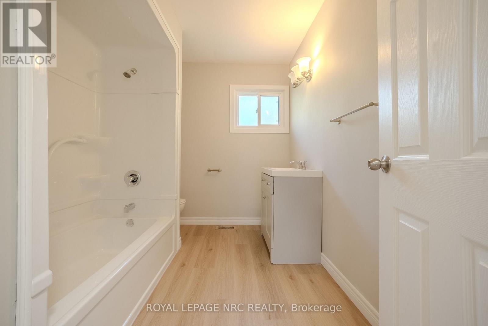 42 Fawell Avenue, St. Catharines, Ontario  L2S 2V6 - Photo 10 - X12480526