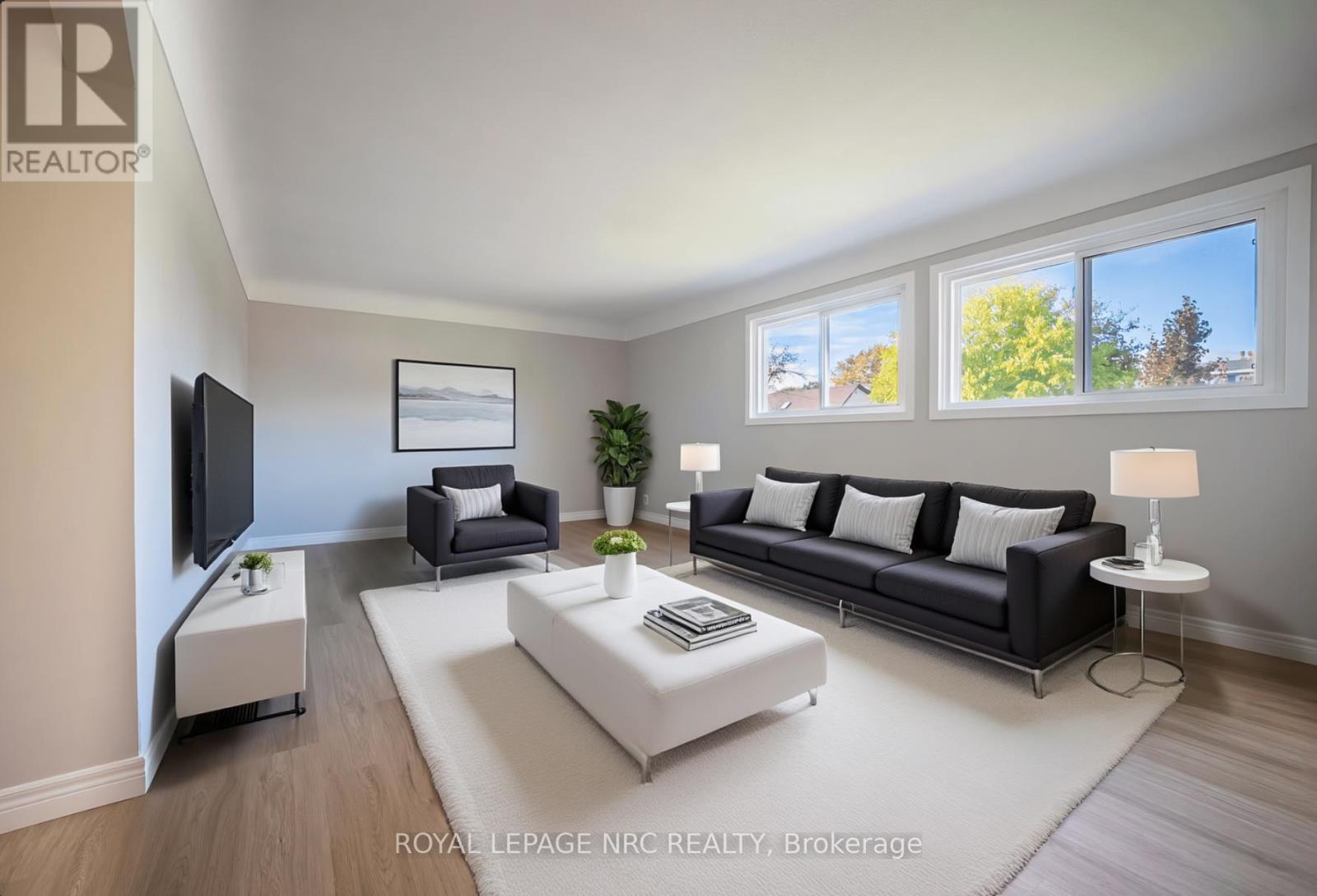 42 Fawell Avenue, St. Catharines, Ontario  L2S 2V6 - Photo 2 - X12480526