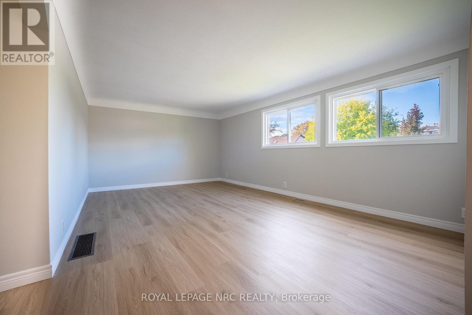 42 Fawell Avenue, St. Catharines, Ontario  L2S 2V6 - Photo 3 - X12480526