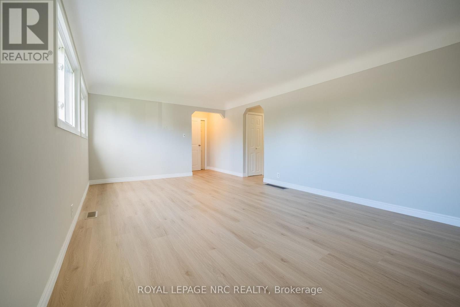 42 Fawell Avenue, St. Catharines, Ontario  L2S 2V6 - Photo 4 - X12480526