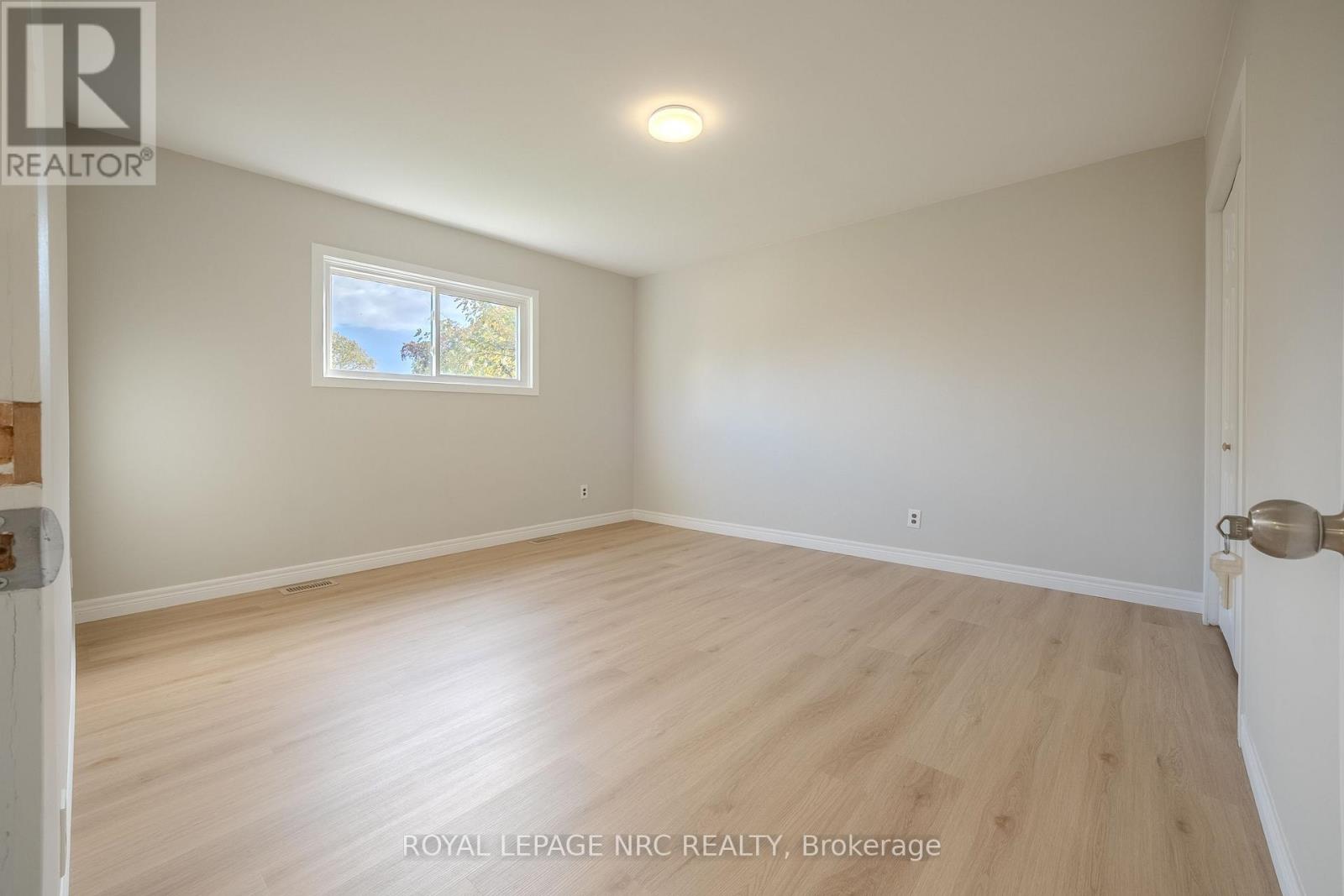 42 Fawell Avenue, St. Catharines, Ontario  L2S 2V6 - Photo 9 - X12480526