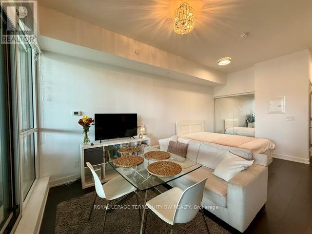 208 - 50 Bruyeres Mews, Toronto, Ontario  M5V 0H8 - Photo 4 - C12480430