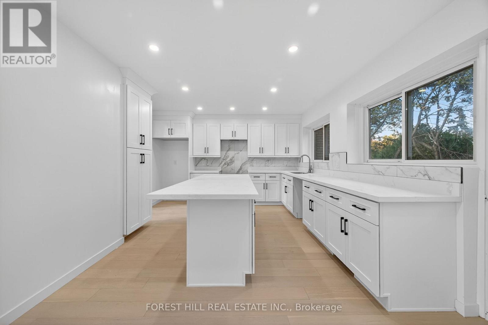 A - 19 Candis Drive, Toronto (Bathurst Manor), Ontario  M3H 5G3 - Photo 4 - C12480444