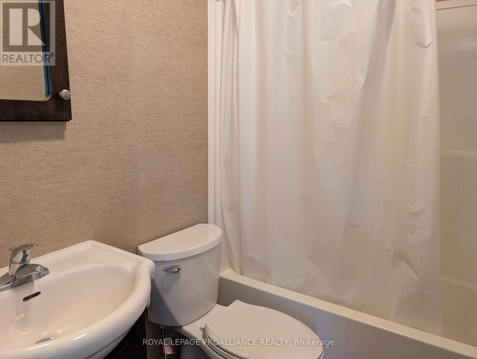 486 Cty Rd 18- 7 Beachview Lane, Prince Edward County (Athol Ward), Ontario  K0K 1P0 - Photo 17 - X12480506
