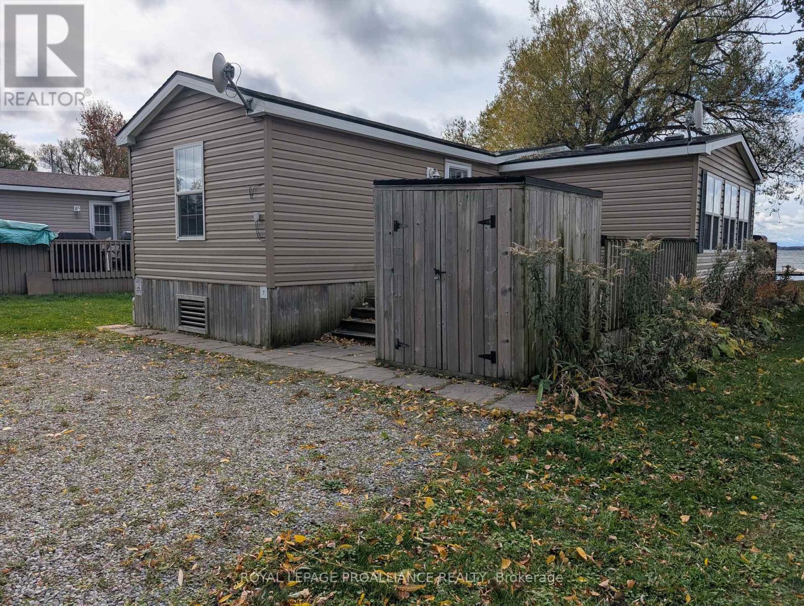 486 Cty Rd 18- 7 Beachview Lane, Prince Edward County (Athol Ward), Ontario  K0K 1P0 - Photo 18 - X12480506