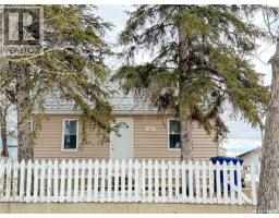 108 4th Avenue Se, Weyburn, Ca