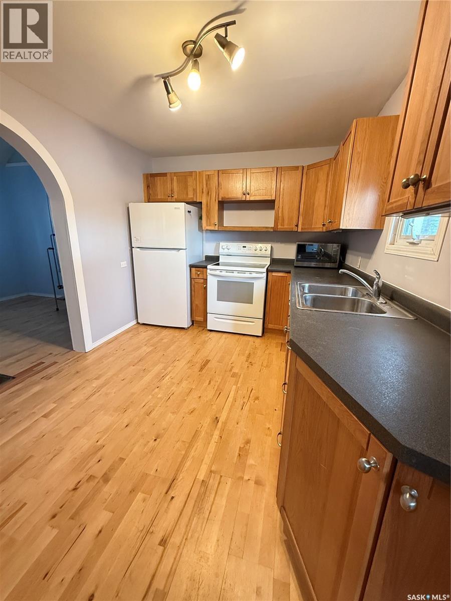 108 4th Avenue Se, Weyburn, Saskatchewan  S4H 1X6 - Photo 10 - SK003399