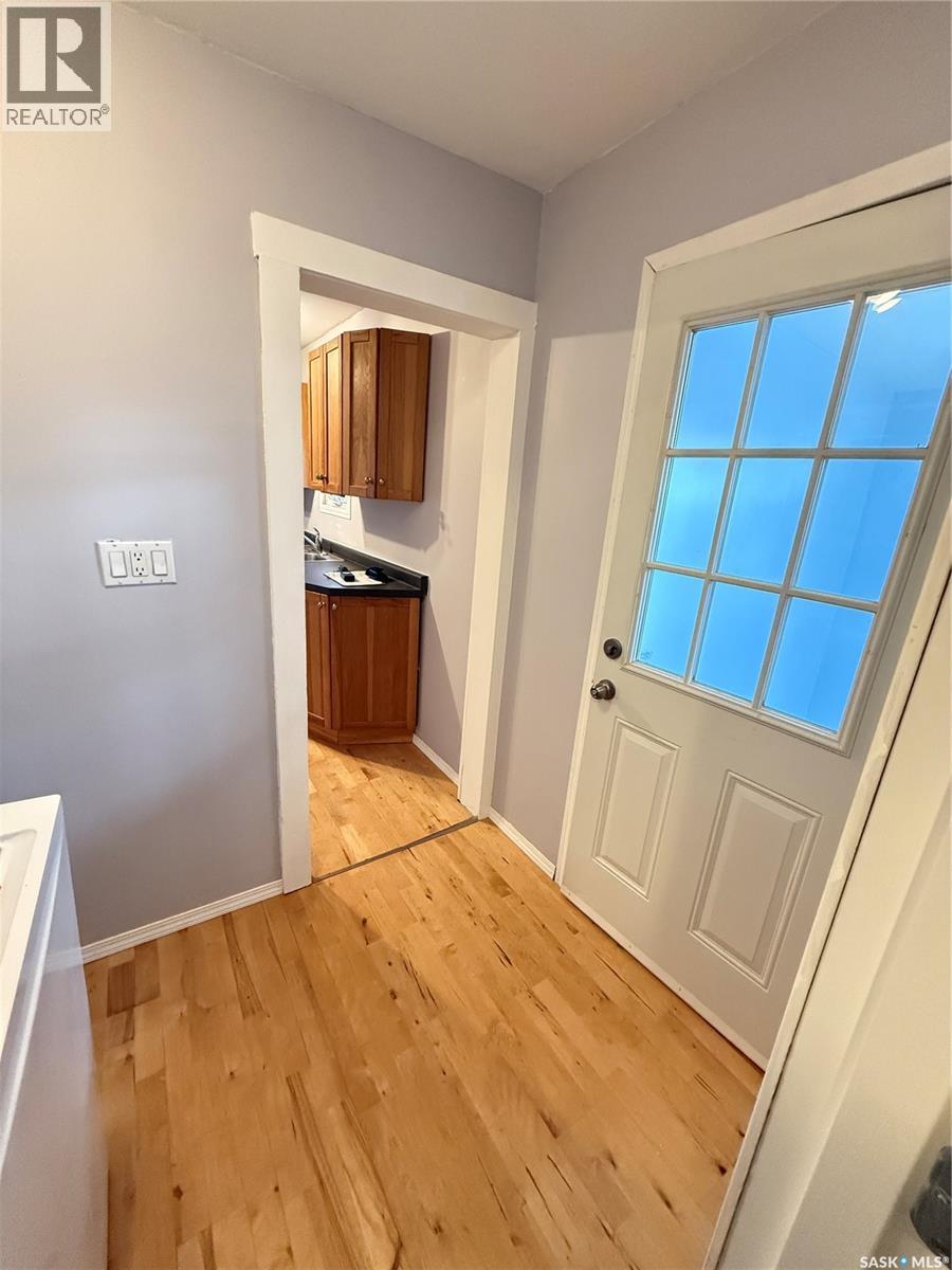 108 4th Avenue Se, Weyburn, Saskatchewan  S4H 1X6 - Photo 9 - SK003399