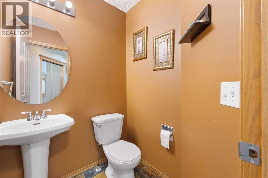 9 Valley Meadow Close Nw, Calgary, Alberta  T3B 5M1 - Photo 33 - A2250641