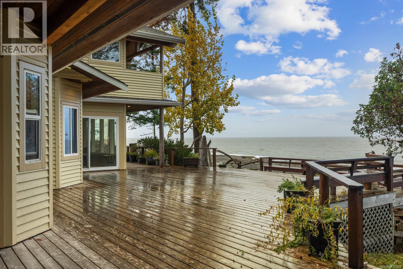 3495 Harwood Rd, Hornby Island, British Columbia  V0R 1Z0 - Photo 3 - 1018167