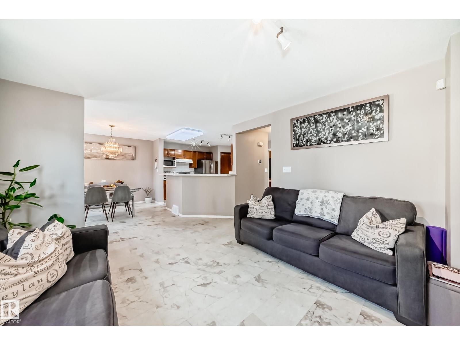 712 Balfour Cl Nw, Edmonton, Alberta  T5T 6H7 - Photo 7 - E4463364