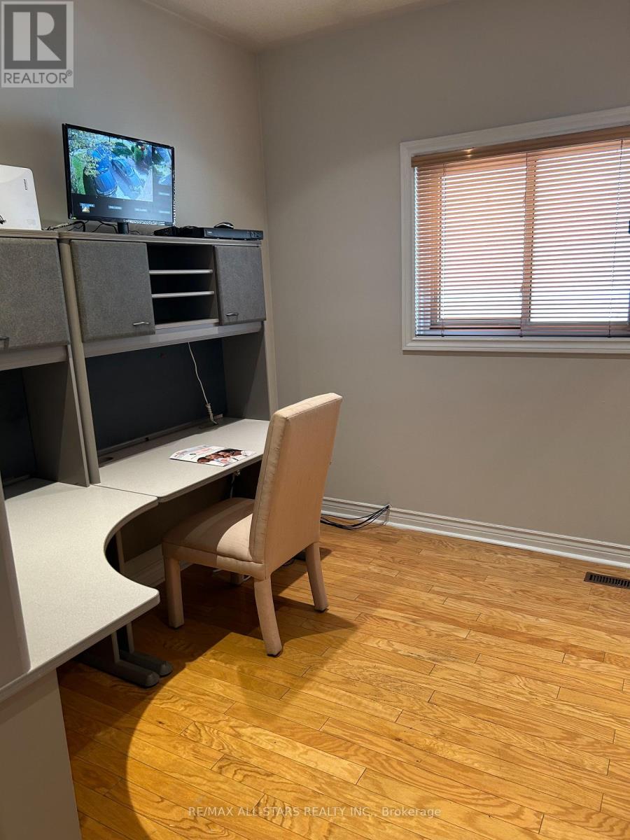 Main Floor - 171 Shaftsbury Avenue, Richmond Hill, Ontario  L4C 0G2 - Photo 9 - N12480417
