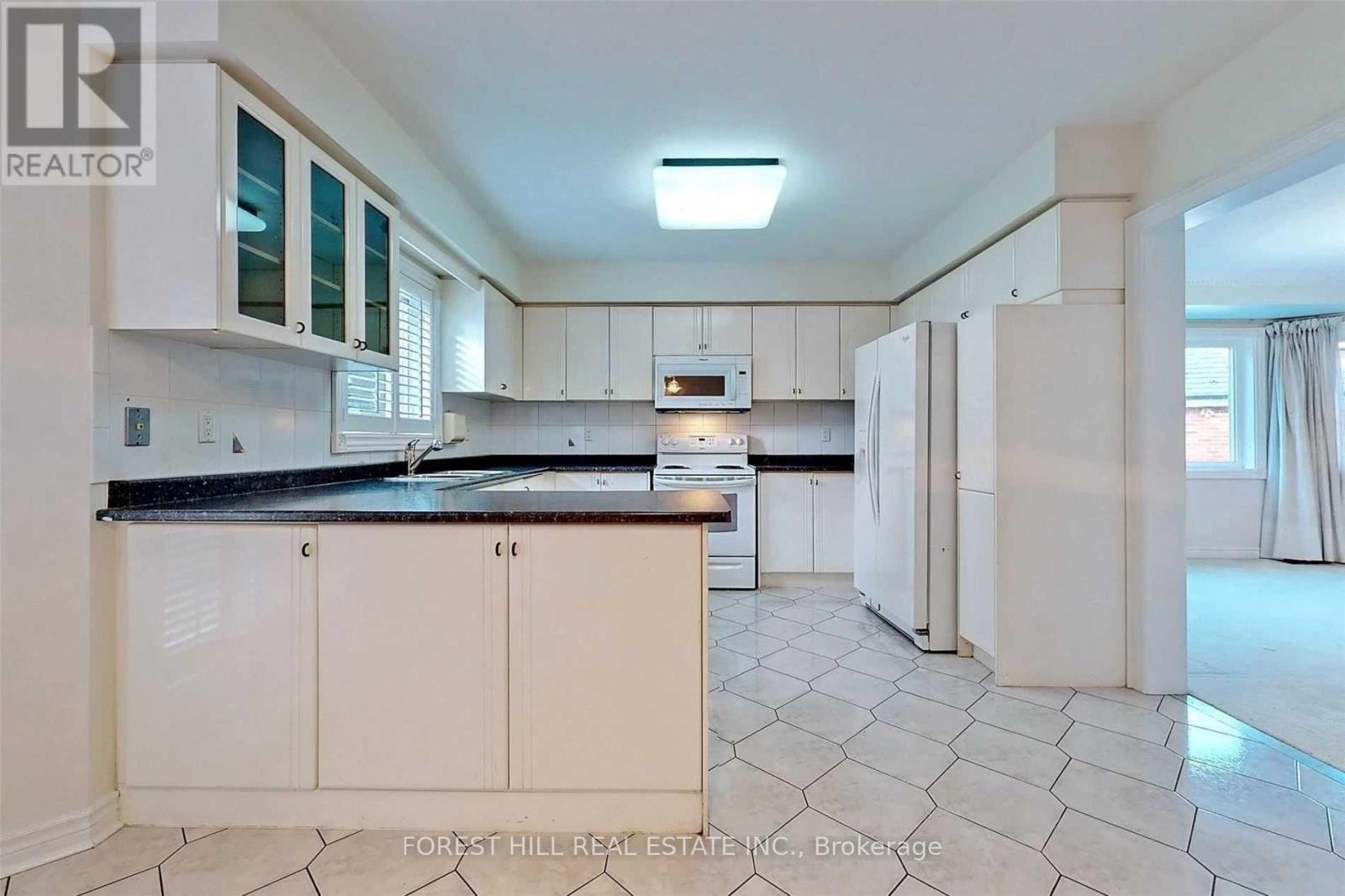 24 Green Ash Crescent, Richmond Hill, Ontario  L4B 3S1 - Photo 5 - N12480476