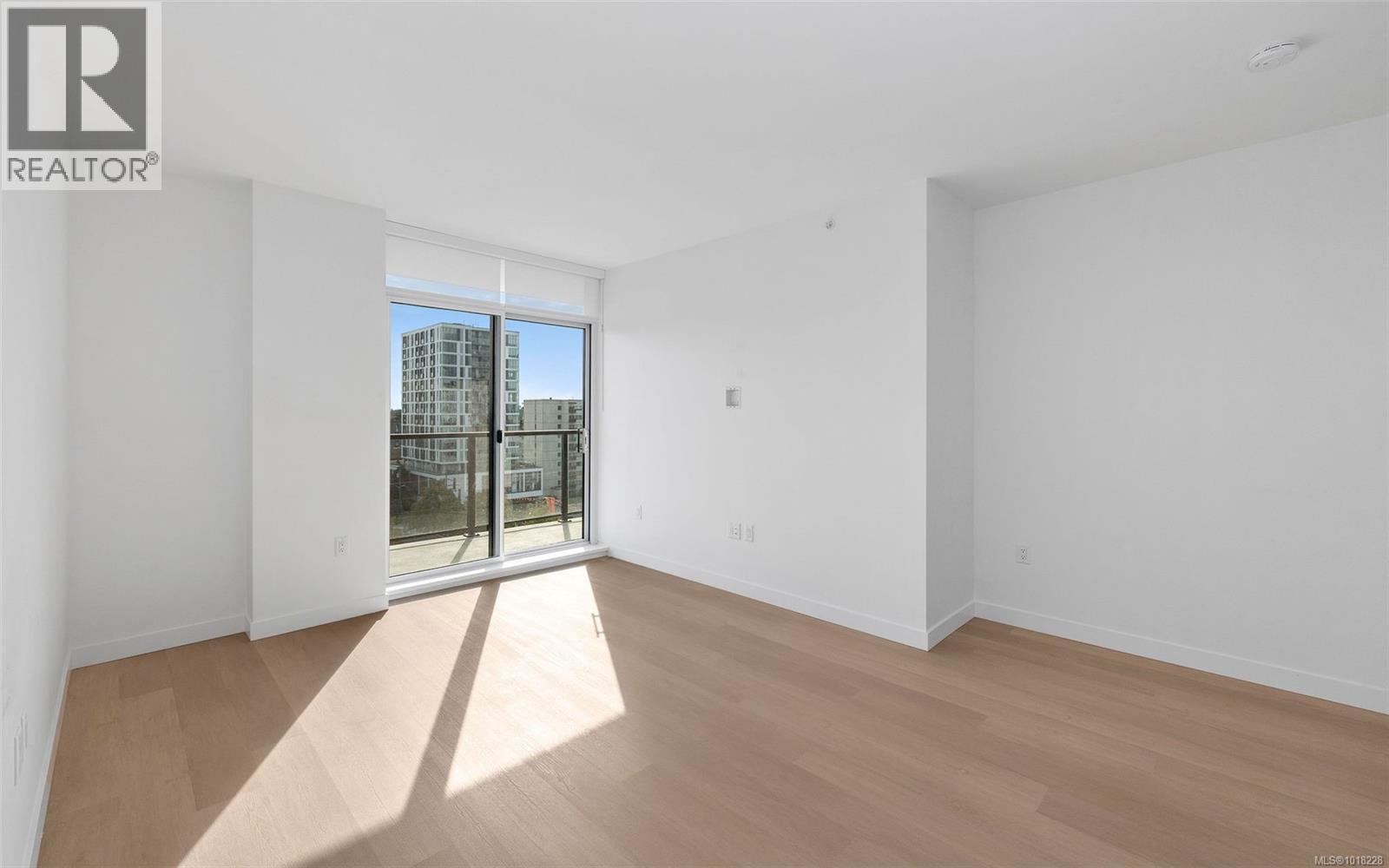 809 1100 Yates St, Victoria, British Columbia  V8V 0H5 - Photo 3 - 1018228