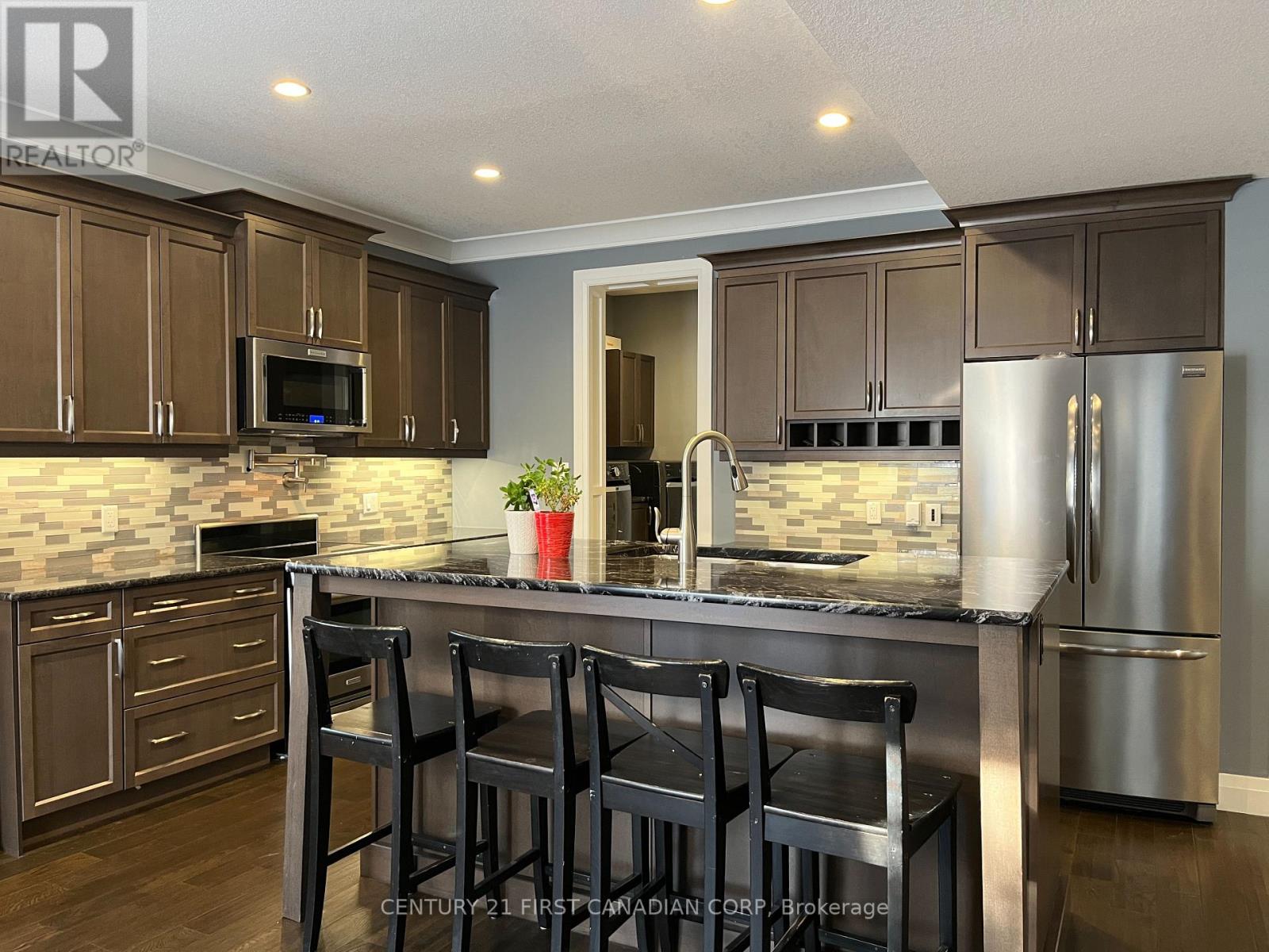 33 - 41 Earlscourt Terrace, Middlesex Centre, Ontario  N0L 1R0 - Photo 13 - X12394458