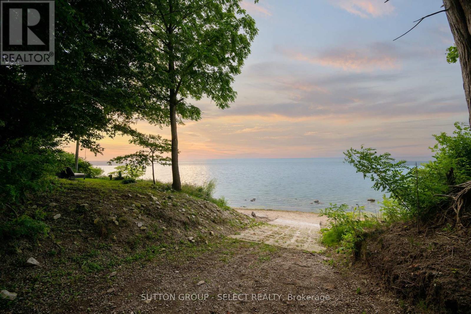 5284 Cliff Road, Lambton Shores, Ontario  N0N 1J7 - Photo 35 - X12480601
