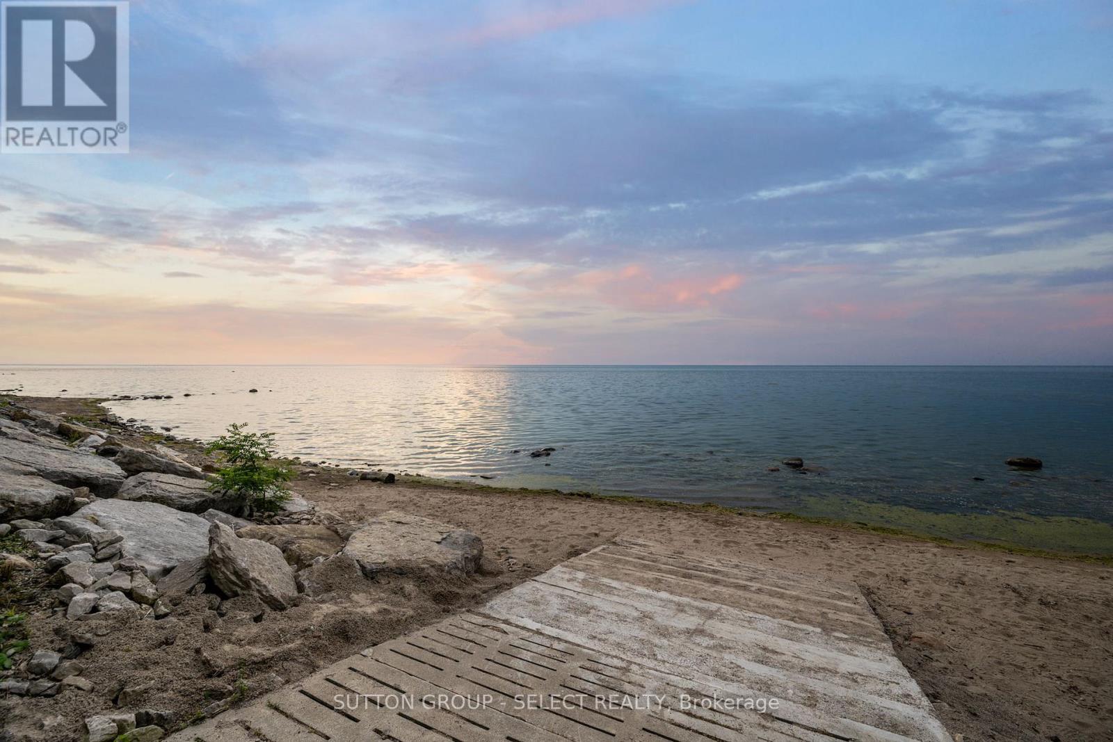 5284 Cliff Road, Lambton Shores, Ontario  N0N 1J7 - Photo 36 - X12480601
