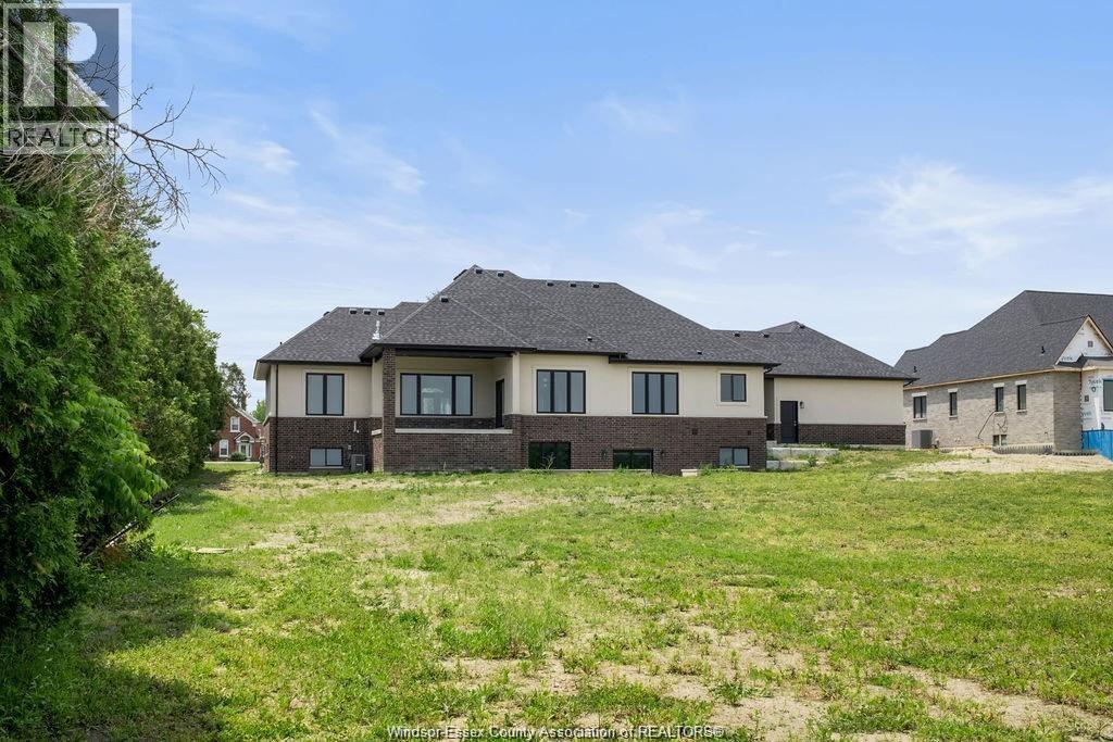 418 County Rd 34, Kingsville, Ontario  N8H 3V6 - Photo 31 - 25027098