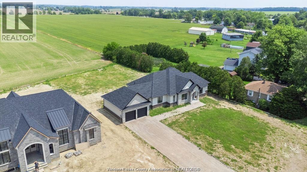 418 County Rd 34, Kingsville, Ontario  N8H 3V6 - Photo 34 - 25027098